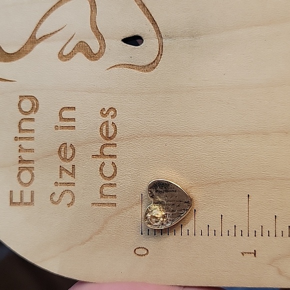 Red Heart Stud Earrings - Picture 4 of 5